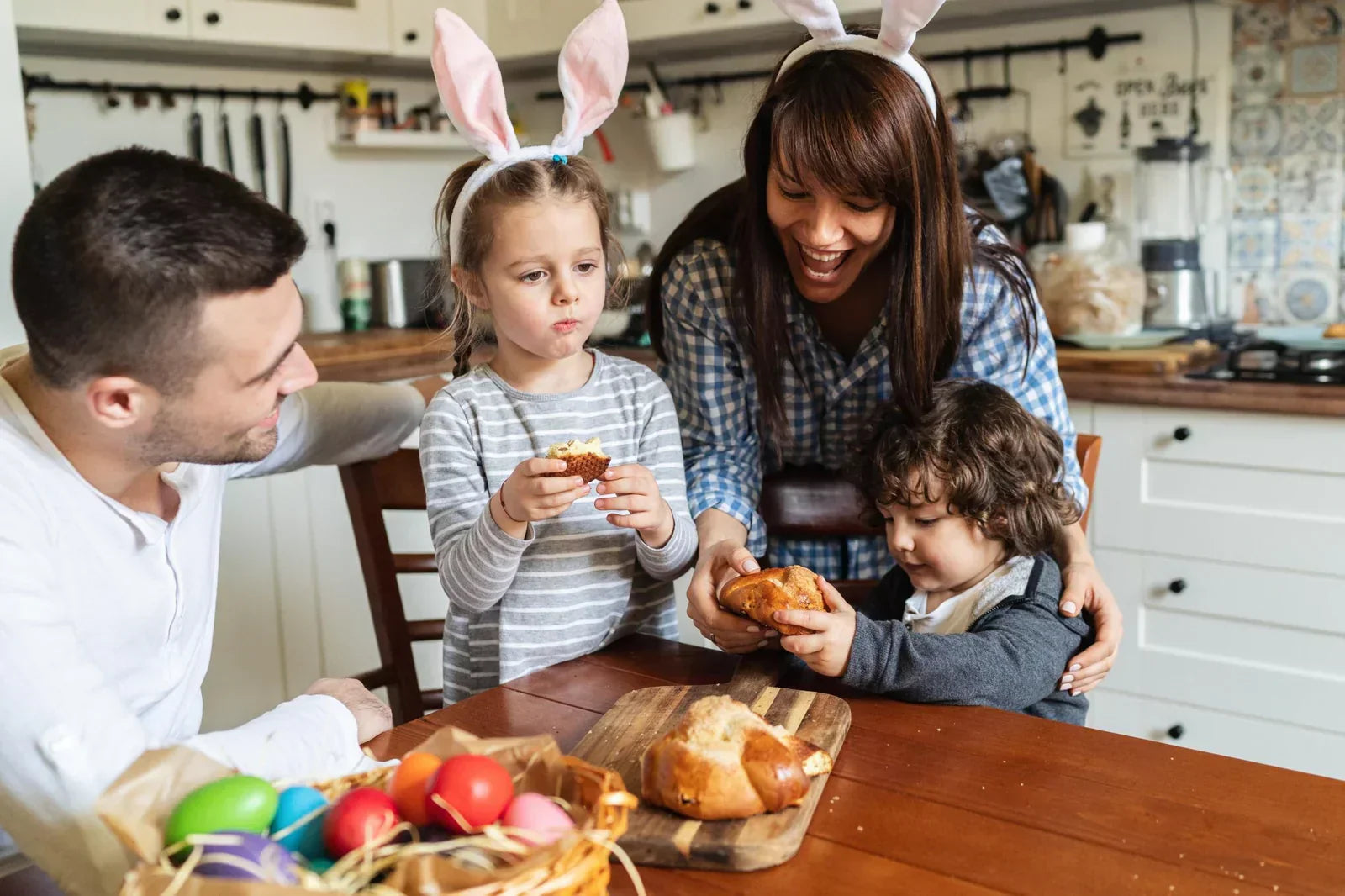 Easter   2026:   Smart   Tracking   for   Stress-Free   Family   Moments